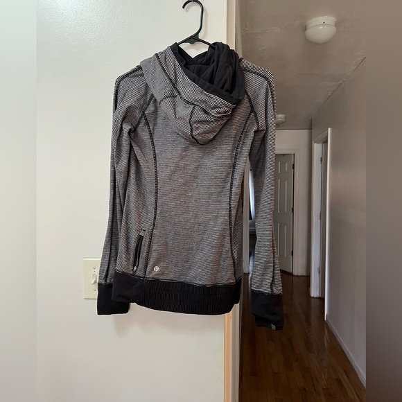 Lululemon sweater - Picture 1 of 4